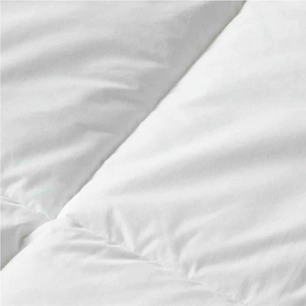 THRESHOLD NWT all seasons performance down alternative comforter -white -f/queen